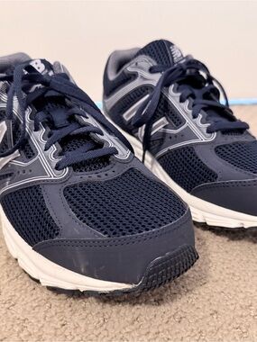 New Balance Navy Knit Walking Shoes - Navy/White